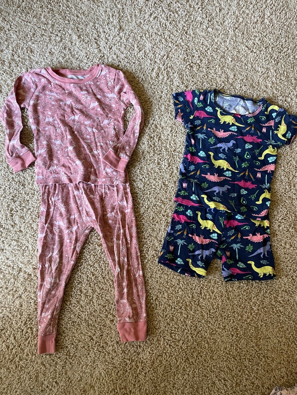 Girls 3 T pajamas set - lot of 3